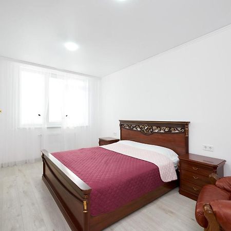 Квартира Для Вас! Вул. Голинського, 8! Lägenhet Lviv Exteriör bild