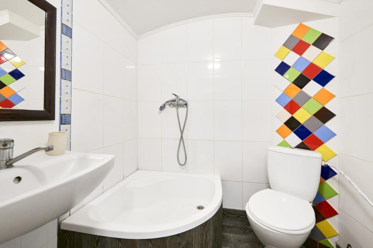 Квартира Для Вас! Вул. Голинського, 8! Lägenhet Lviv Exteriör bild