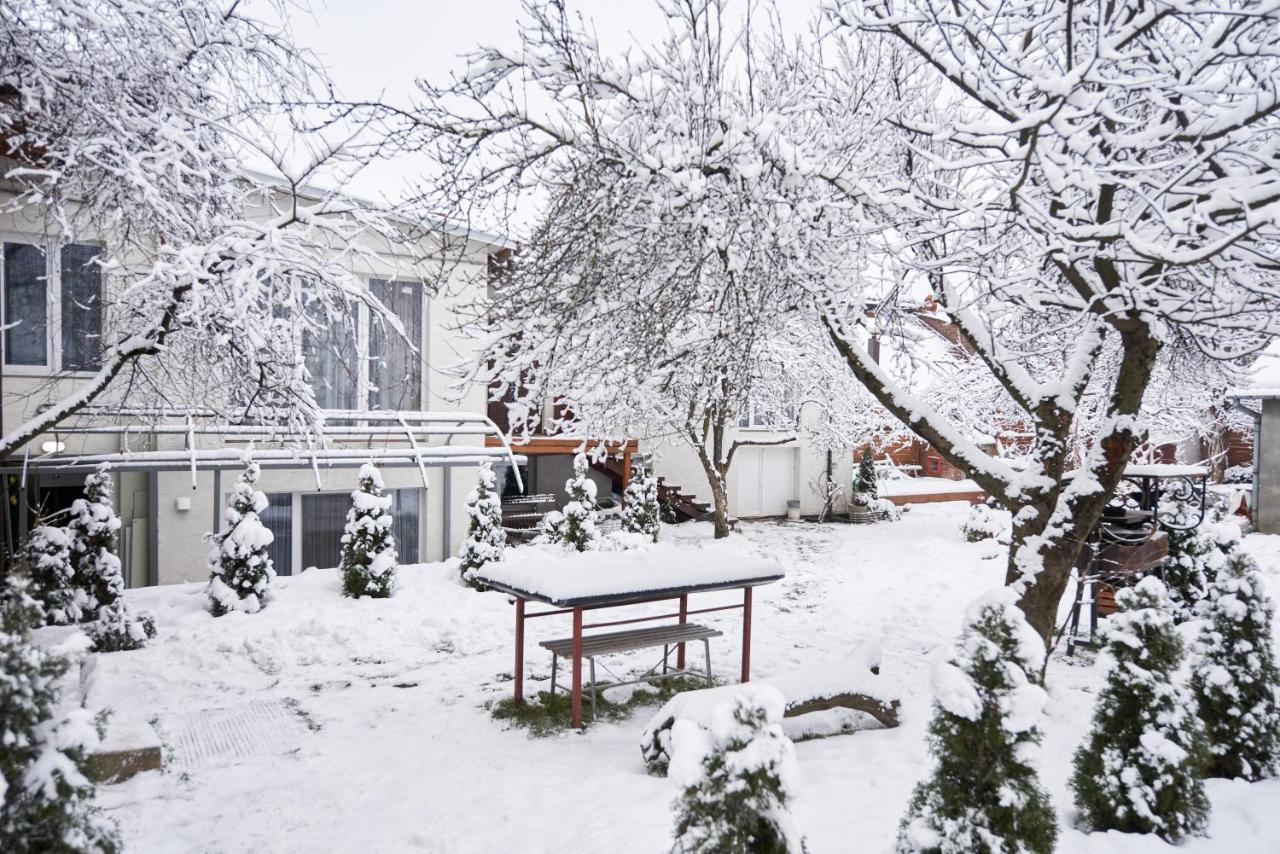 Квартира Для Вас! Вул. Голинського, 8! Lägenhet Lviv Exteriör bild