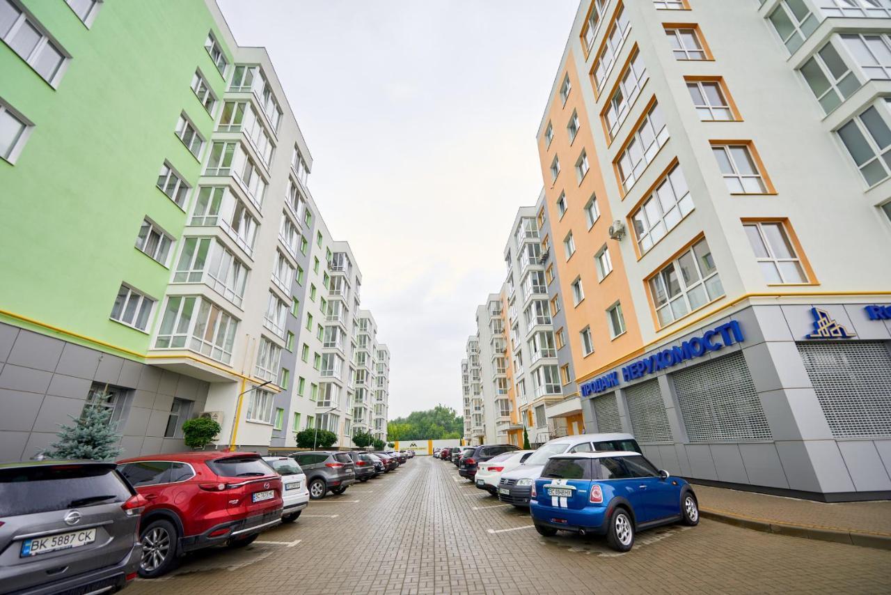 Квартира Для Вас! Вул. Голинського, 8! Lägenhet Lviv Exteriör bild