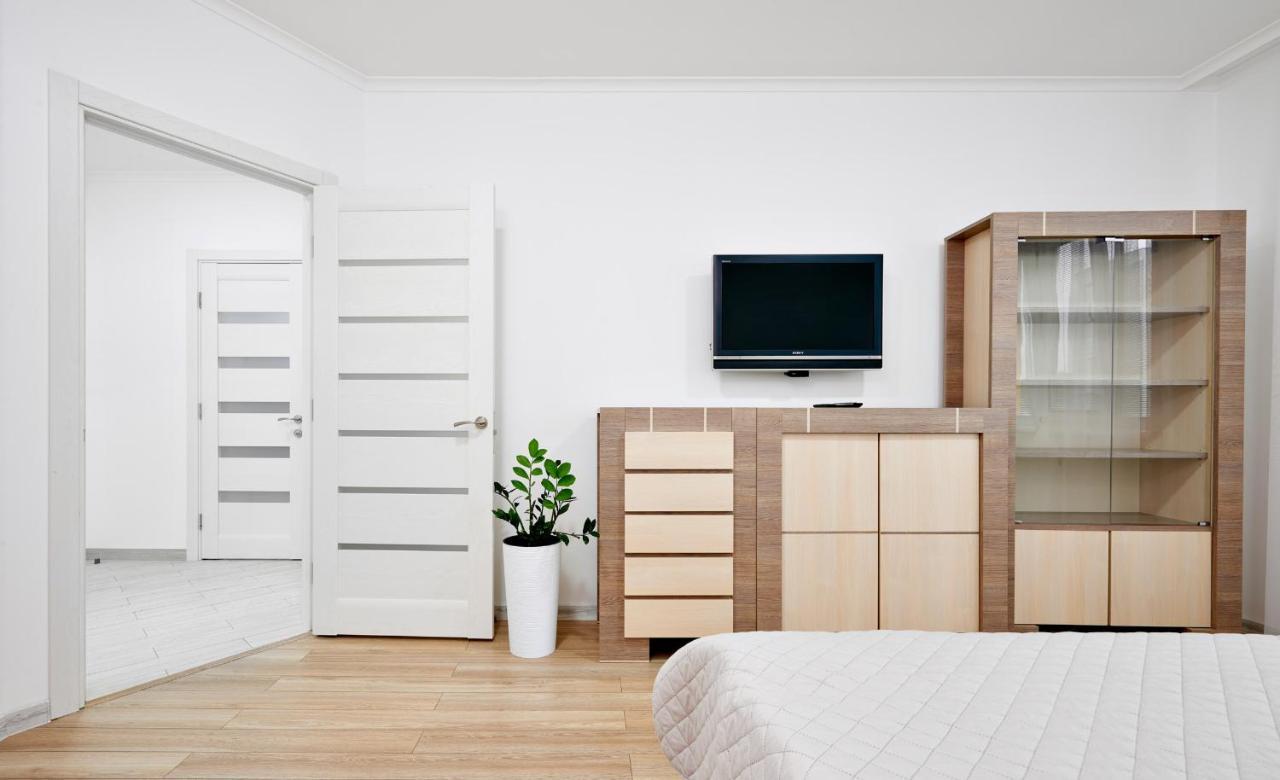 Квартира Для Вас! Вул. Голинського, 8! Lägenhet Lviv Exteriör bild