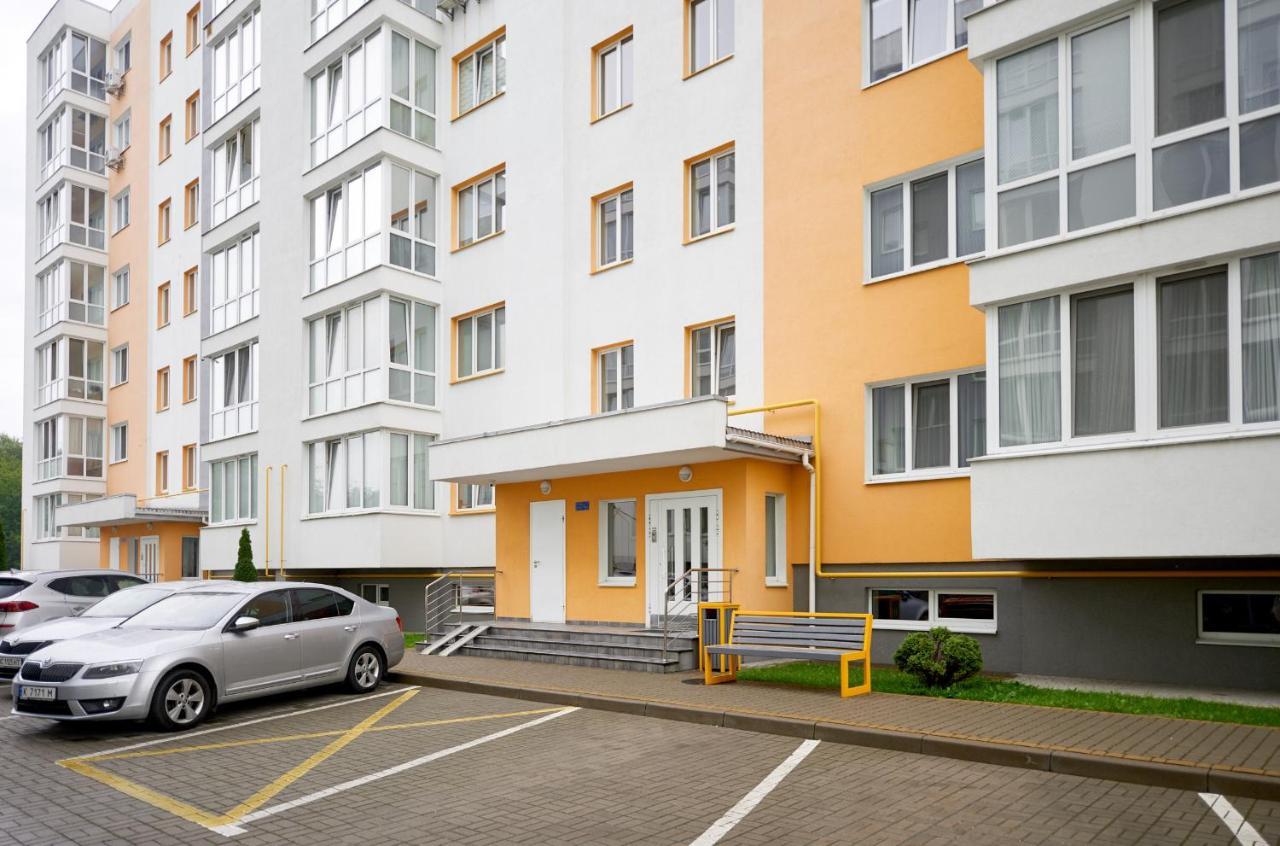 Квартира Для Вас! Вул. Голинського, 8! Lägenhet Lviv Exteriör bild