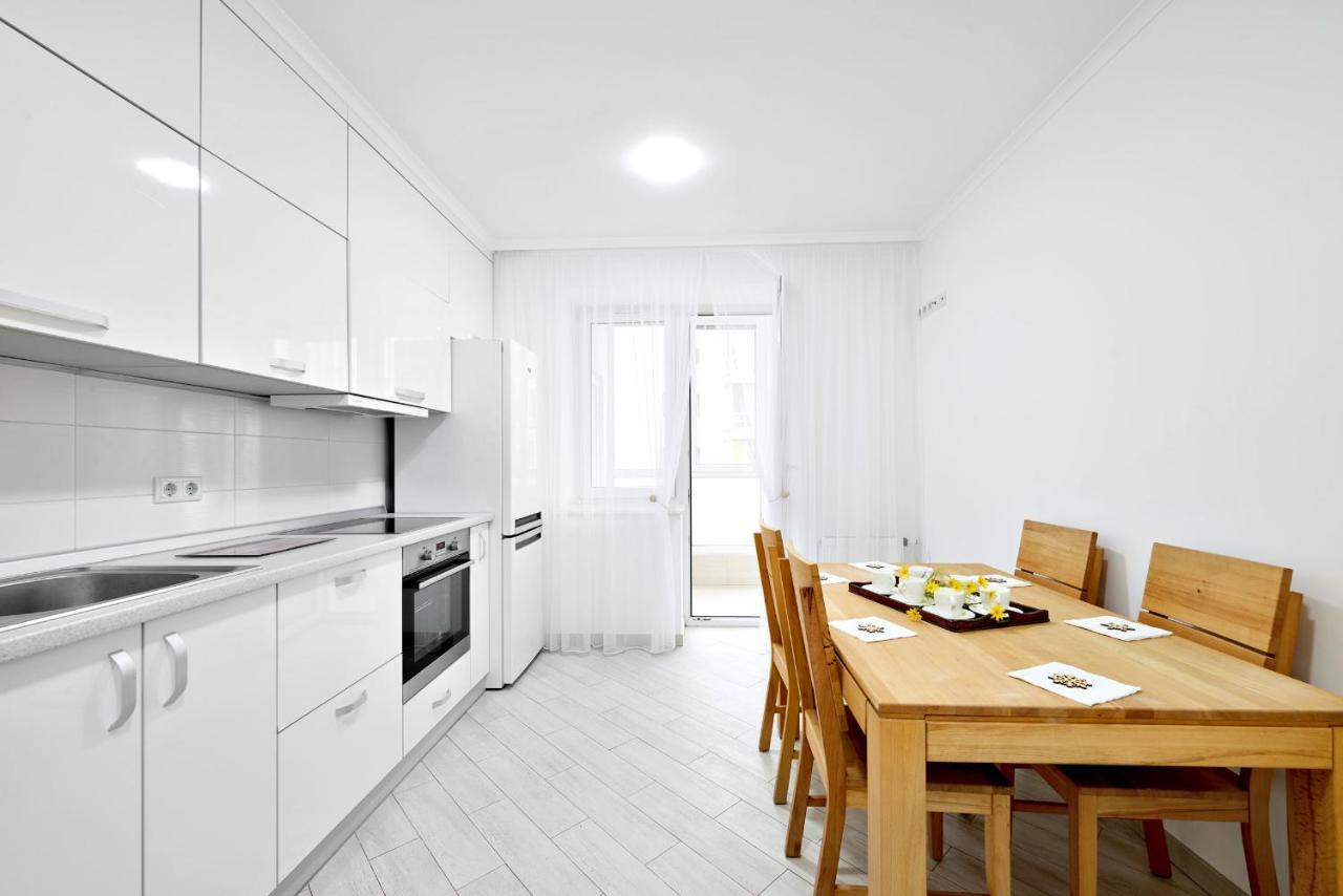 Квартира Для Вас! Вул. Голинського, 8! Lägenhet Lviv Exteriör bild
