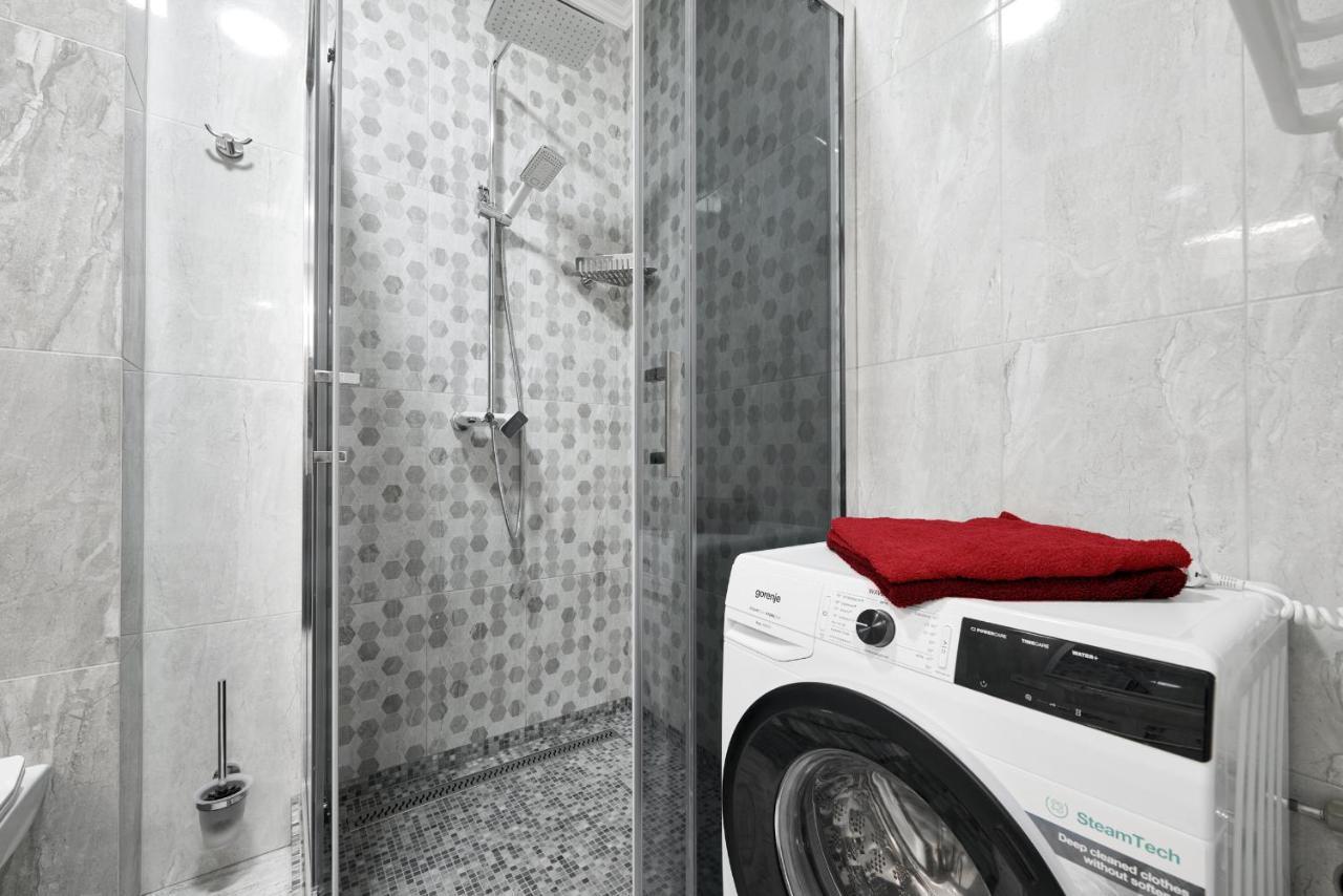 Квартира Для Вас! Вул. Голинського, 8! Lägenhet Lviv Exteriör bild